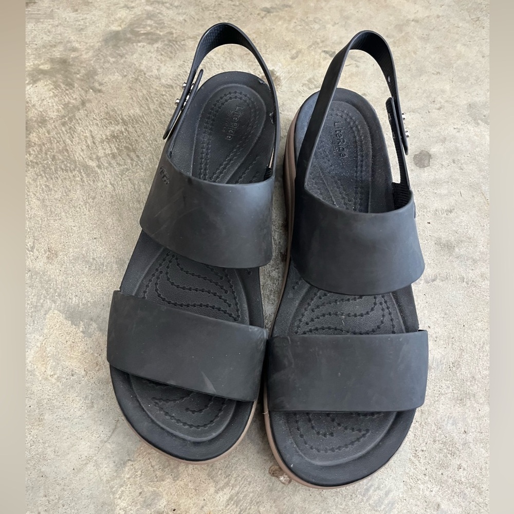 Crocs lite ride wedges size 9 color black and tan
